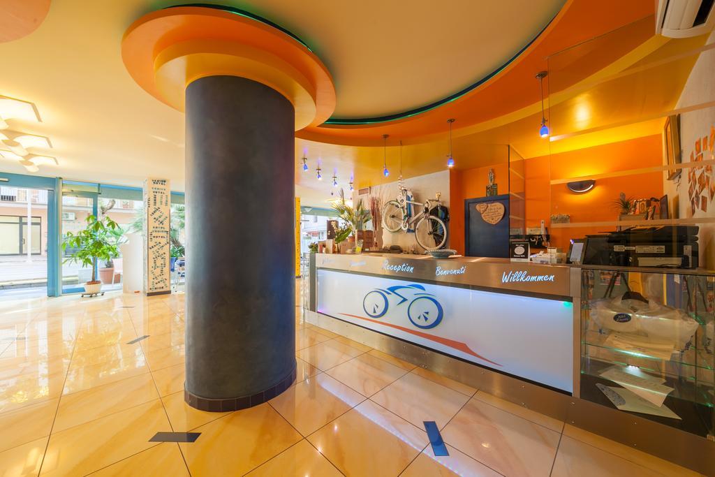 קאטוליקה Hotel Senior מראה חיצוני תמונה
