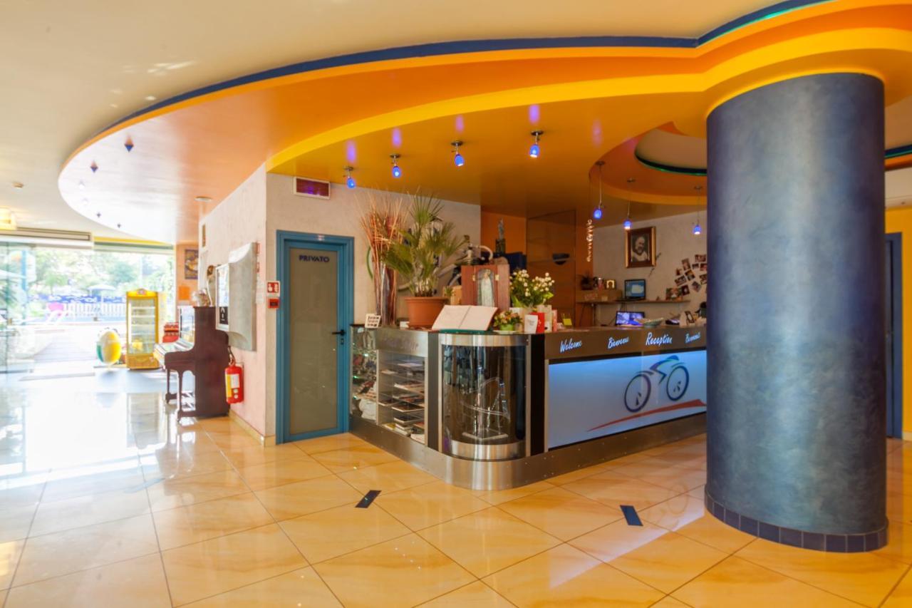 קאטוליקה Hotel Senior מראה חיצוני תמונה